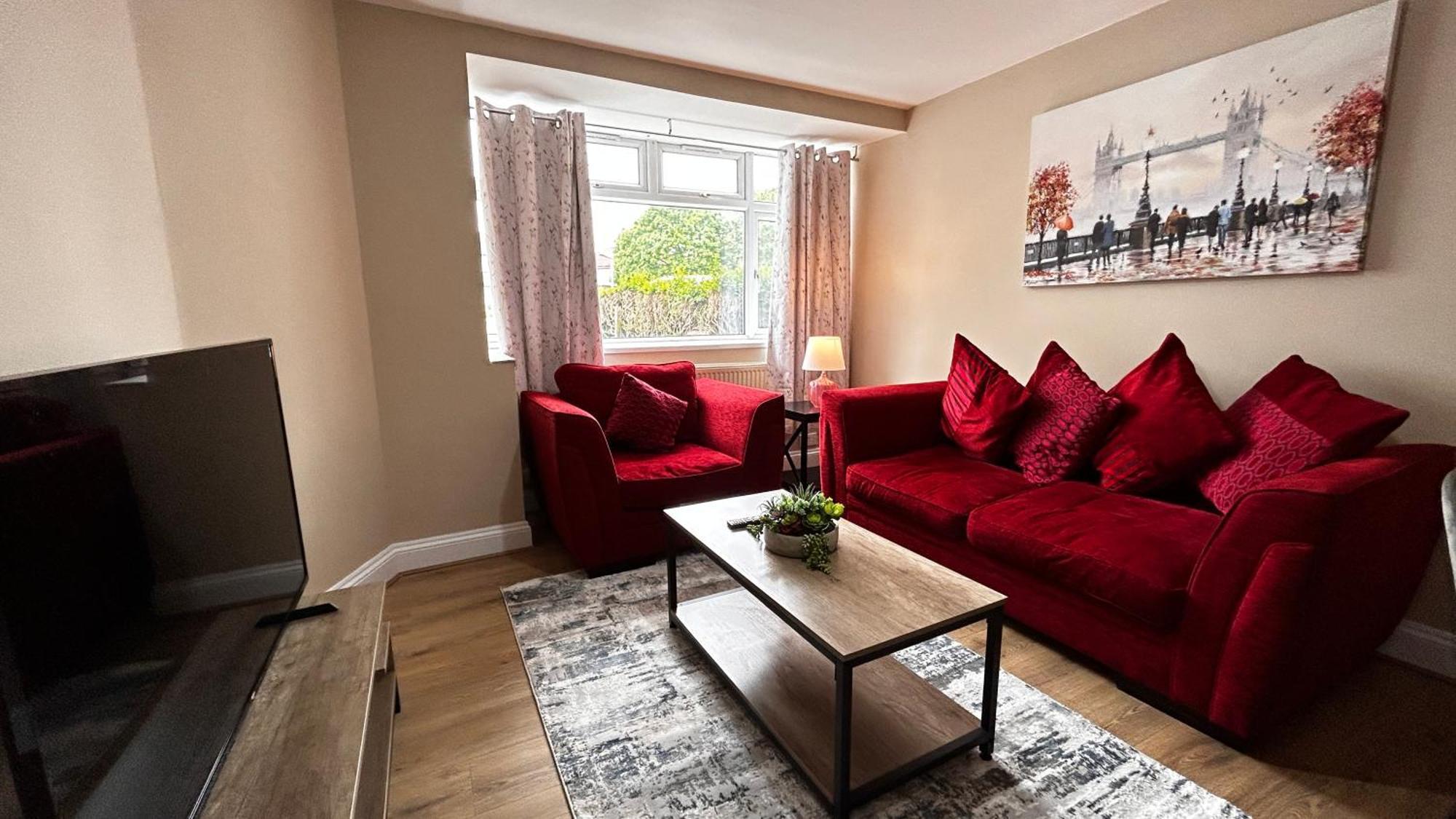 Free Parking 2 Bed Flat Near Heathrow Airport