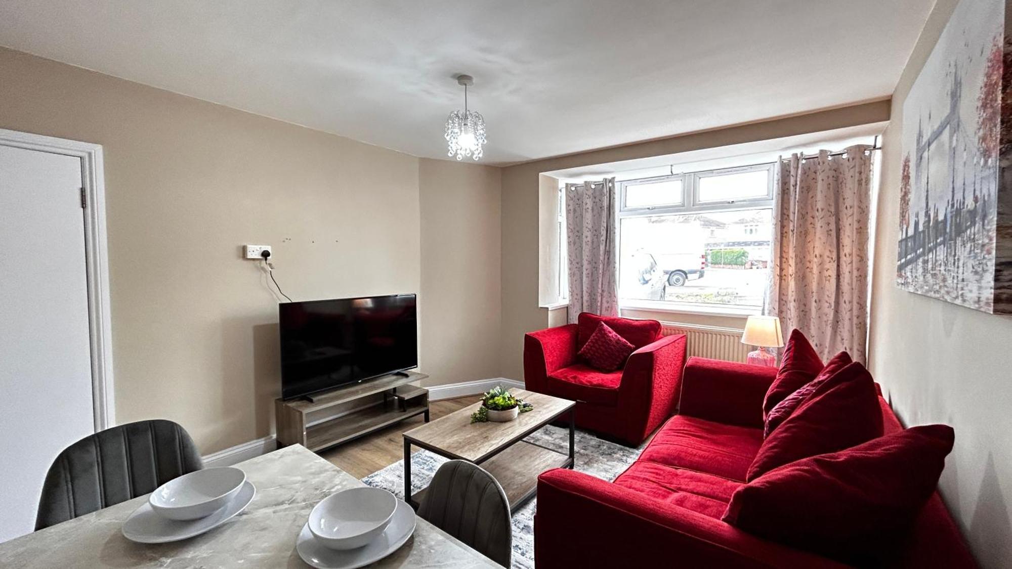 Apartment Free Parking 2 Bed Flat Near Heathrow Airport *