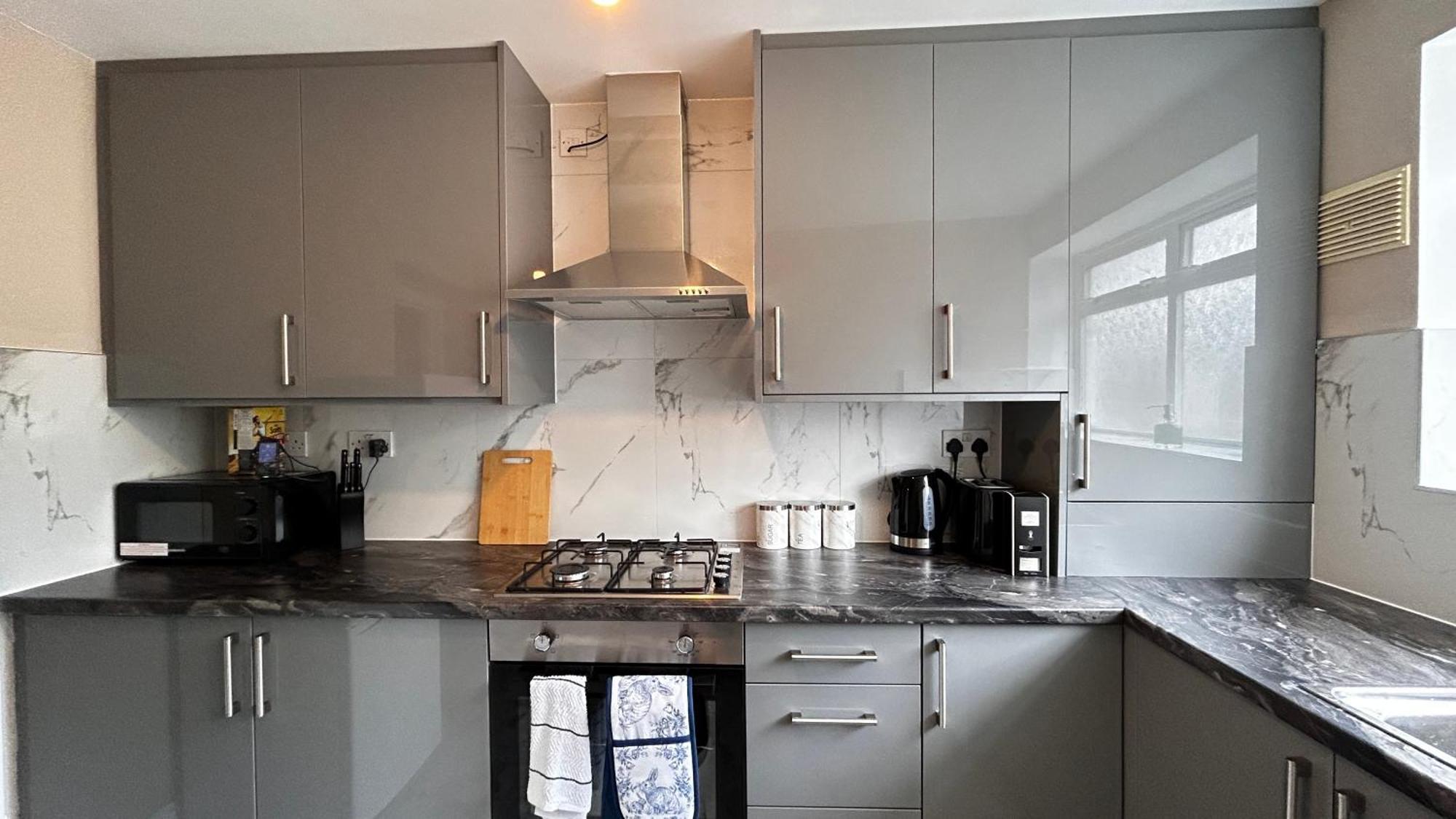 Free Parking 2 Bed Flat Near Heathrow Airport Apartment