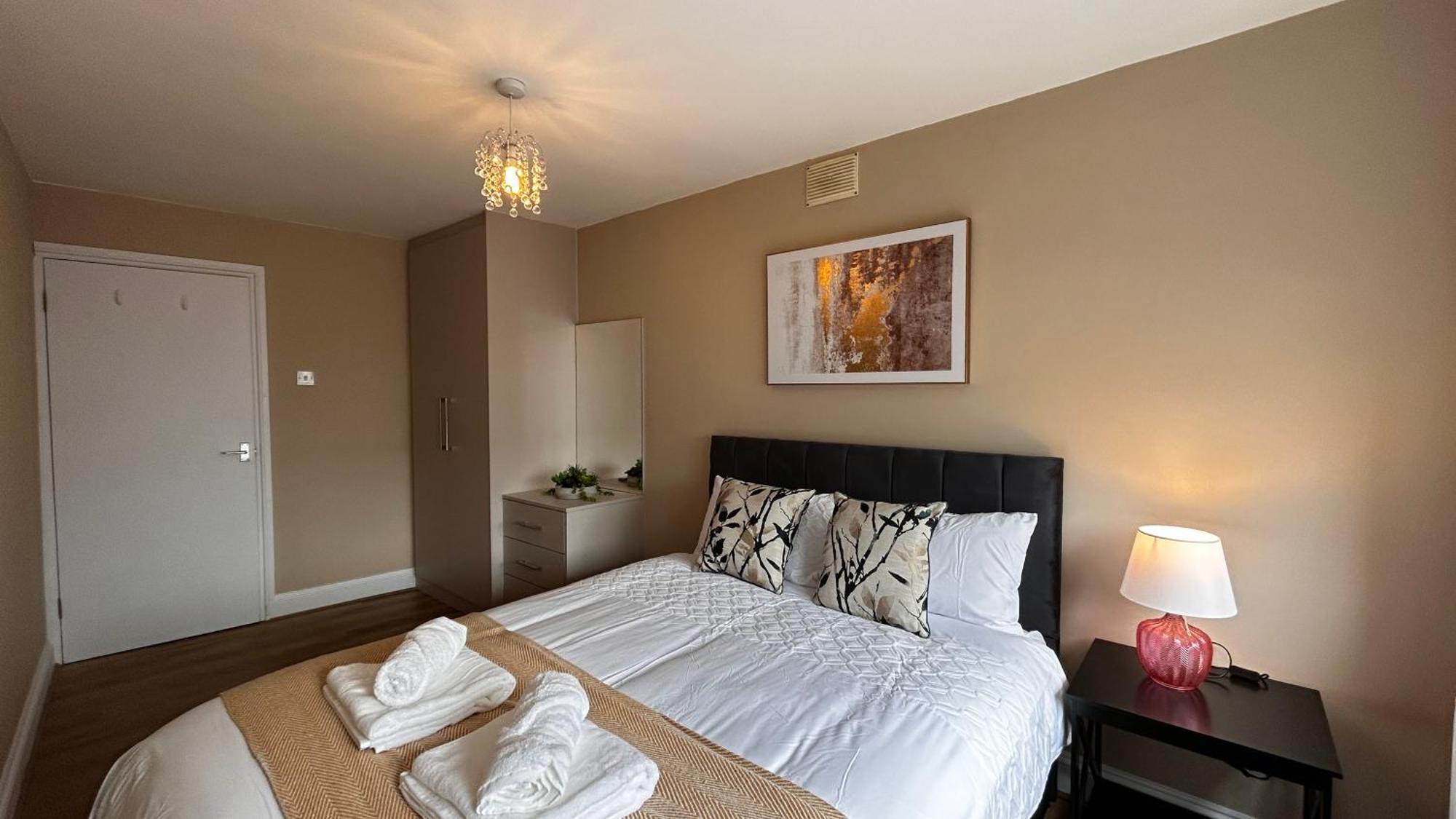 Apartment Free Parking 2 Bed Flat Near Heathrow Airport