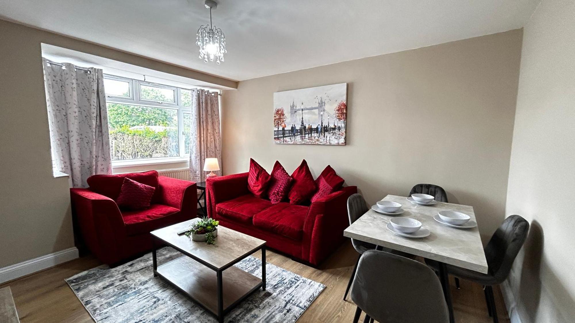 Free Parking 2 Bed Flat Near Heathrow Airport